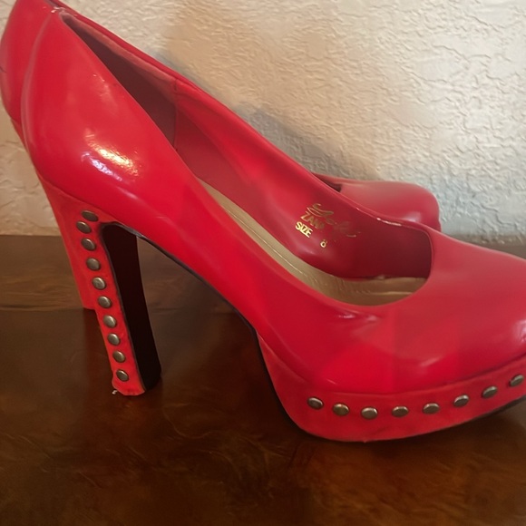 Vintage red platform studded heels - Picture 4 of 6